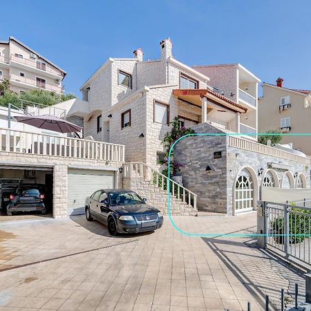 Apartments With Pool Vrdoljak Omis Exterior photo