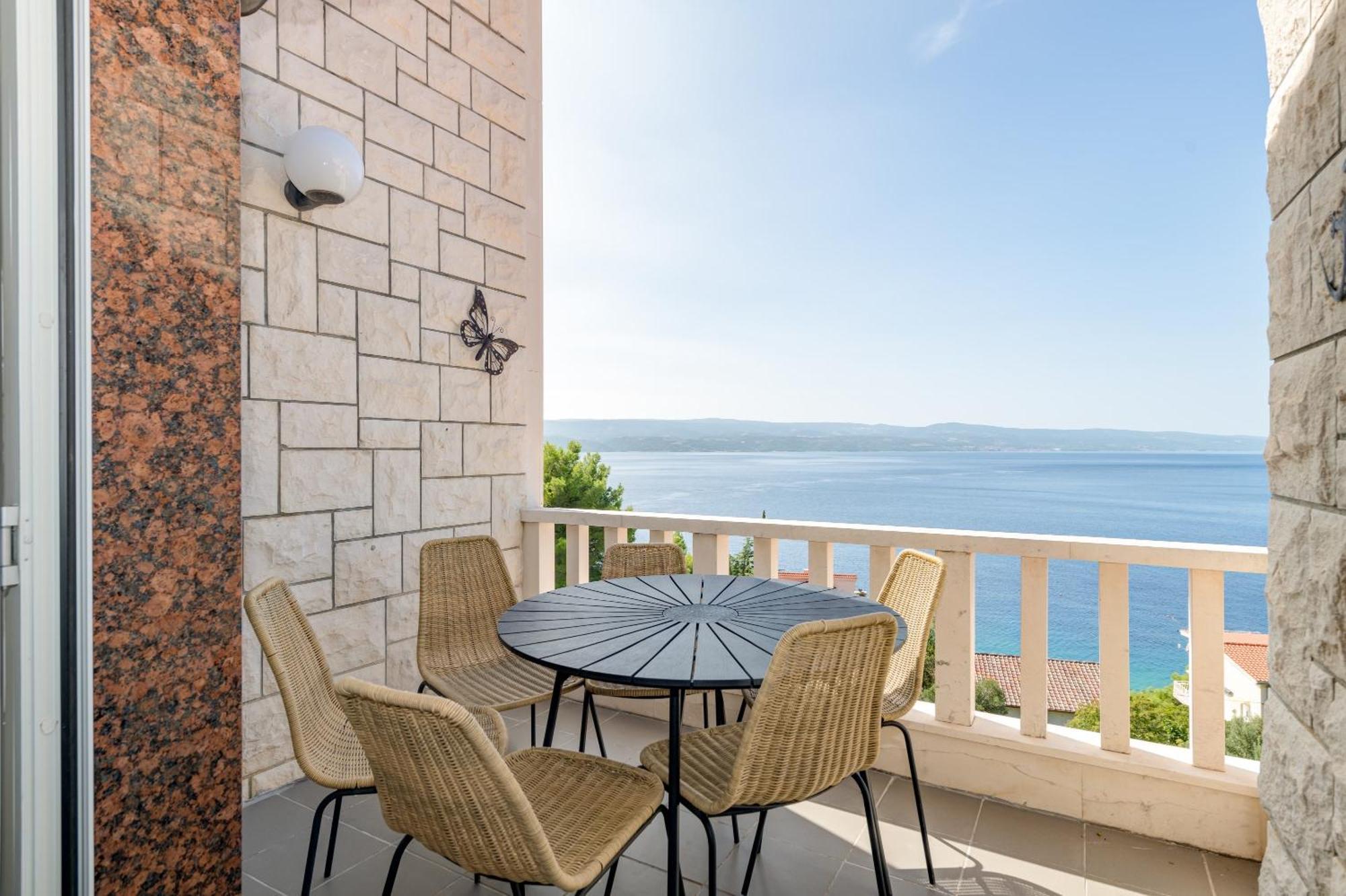 Apartments With Pool Vrdoljak Omis Room photo