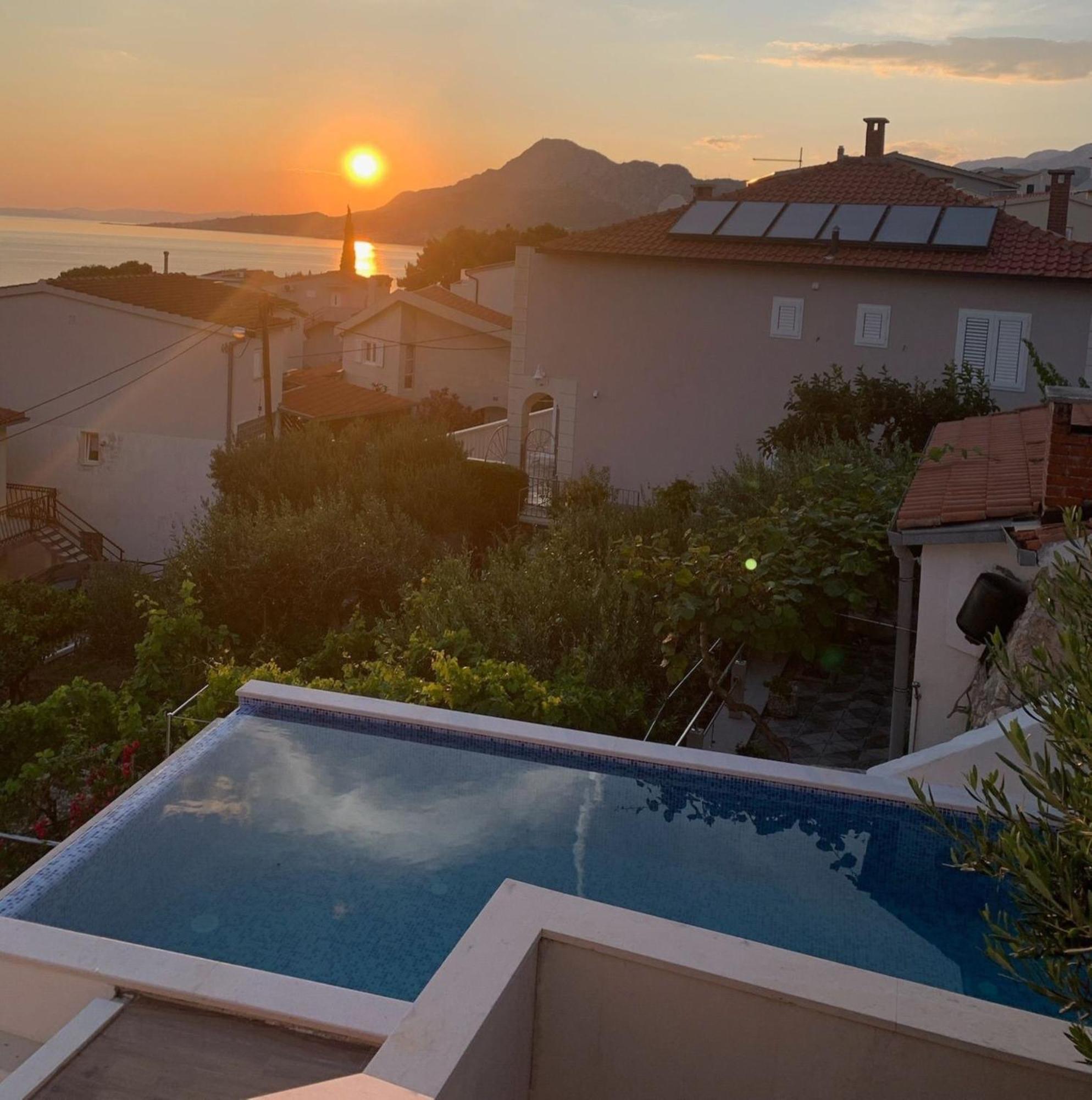 Apartments With Pool Vrdoljak Omis Room photo