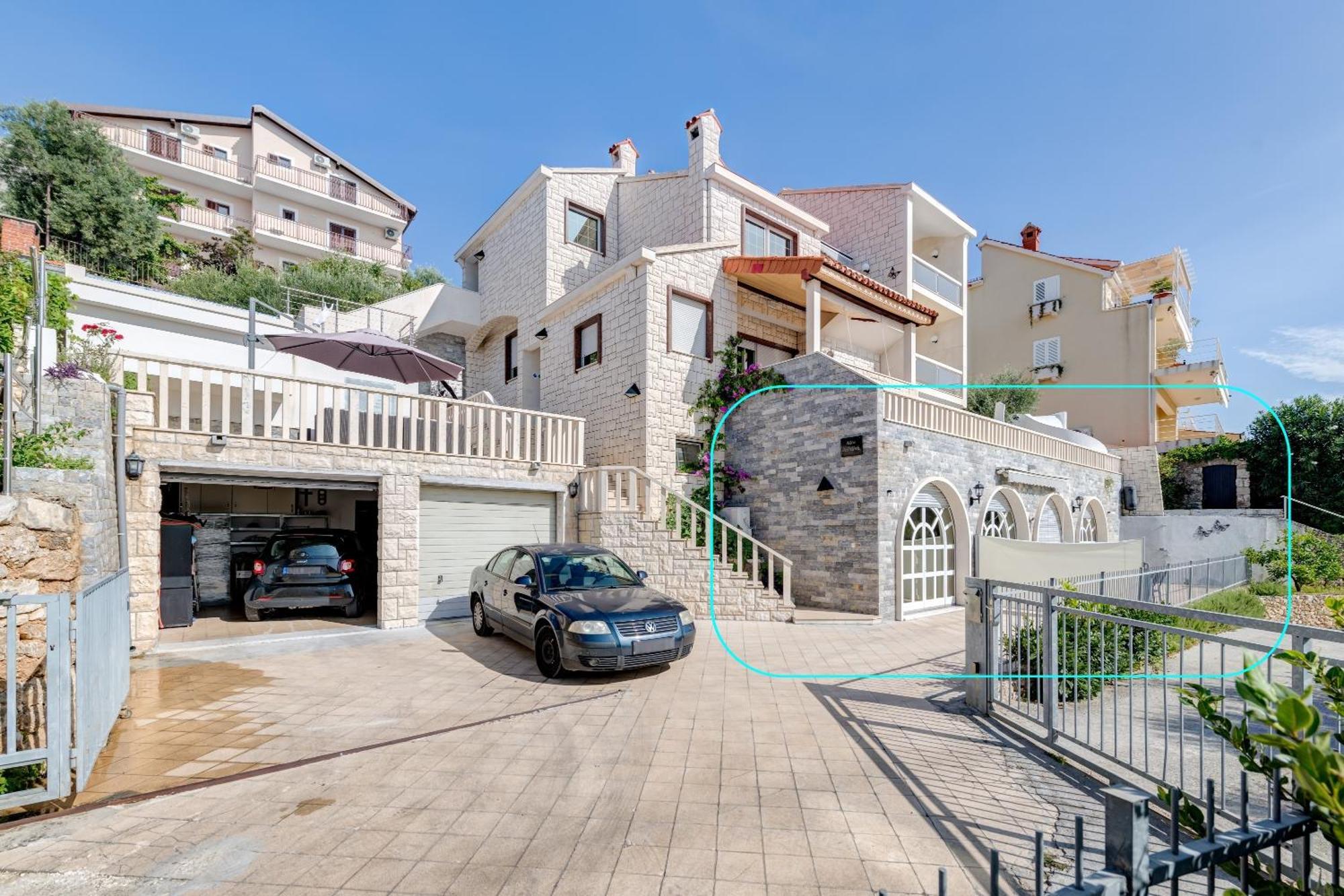 Apartments With Pool Vrdoljak Omis Exterior photo
