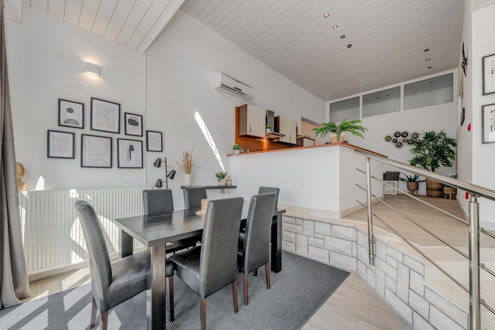 Apartments With Pool Vrdoljak Omis Room photo