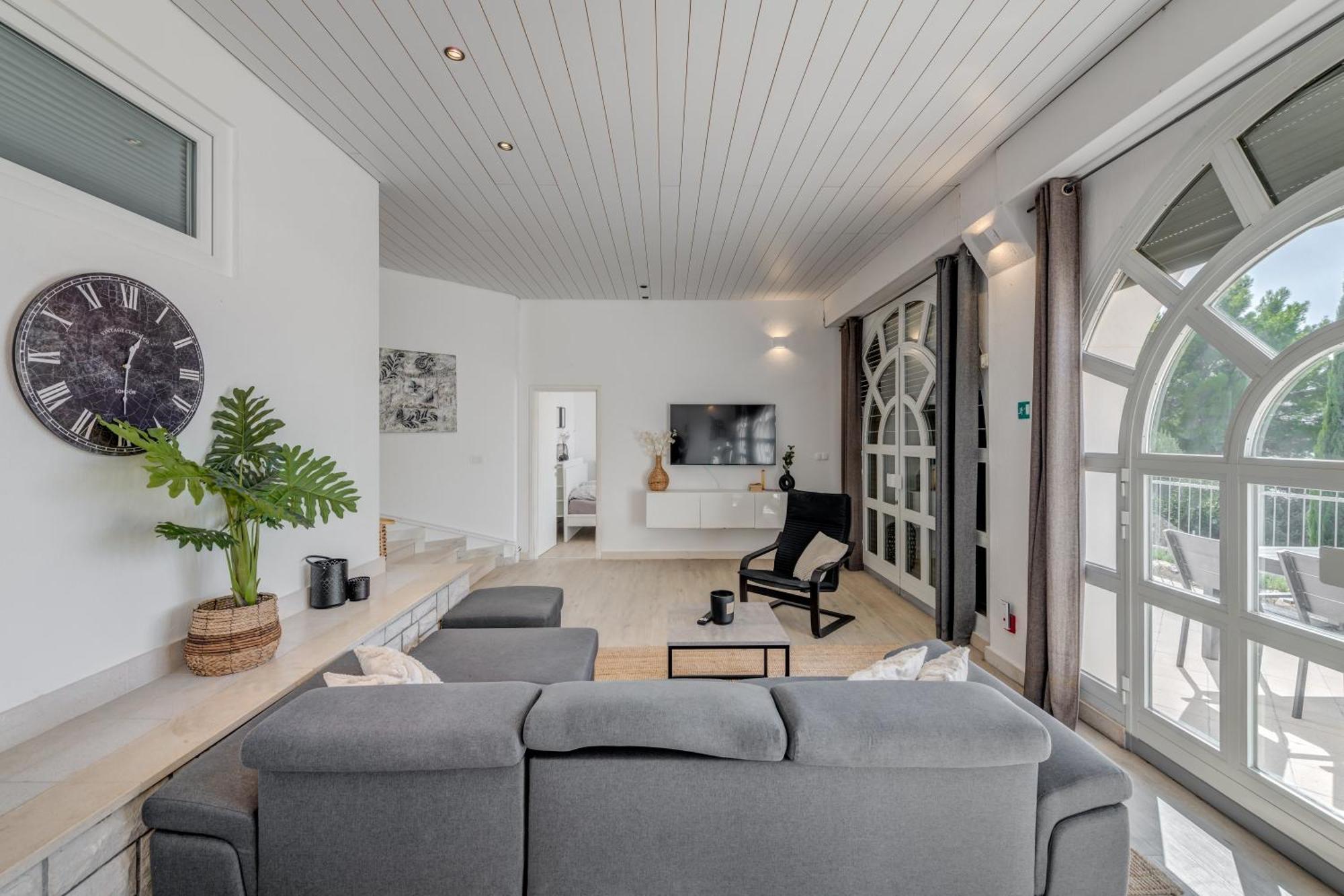 Apartments With Pool Vrdoljak Omis Room photo