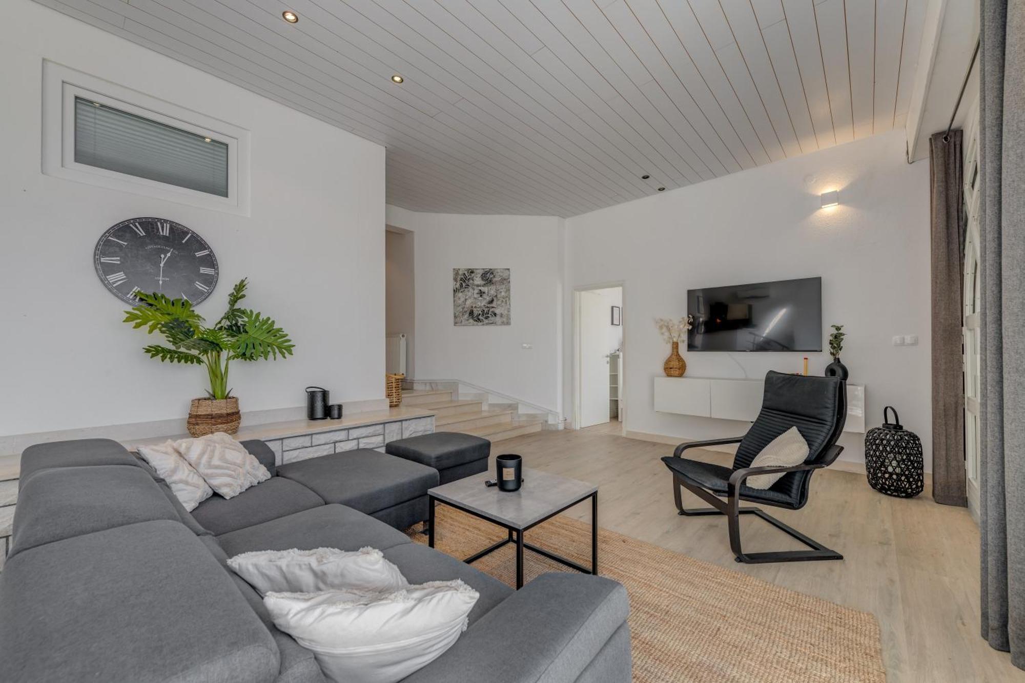 Apartments With Pool Vrdoljak Omis Room photo