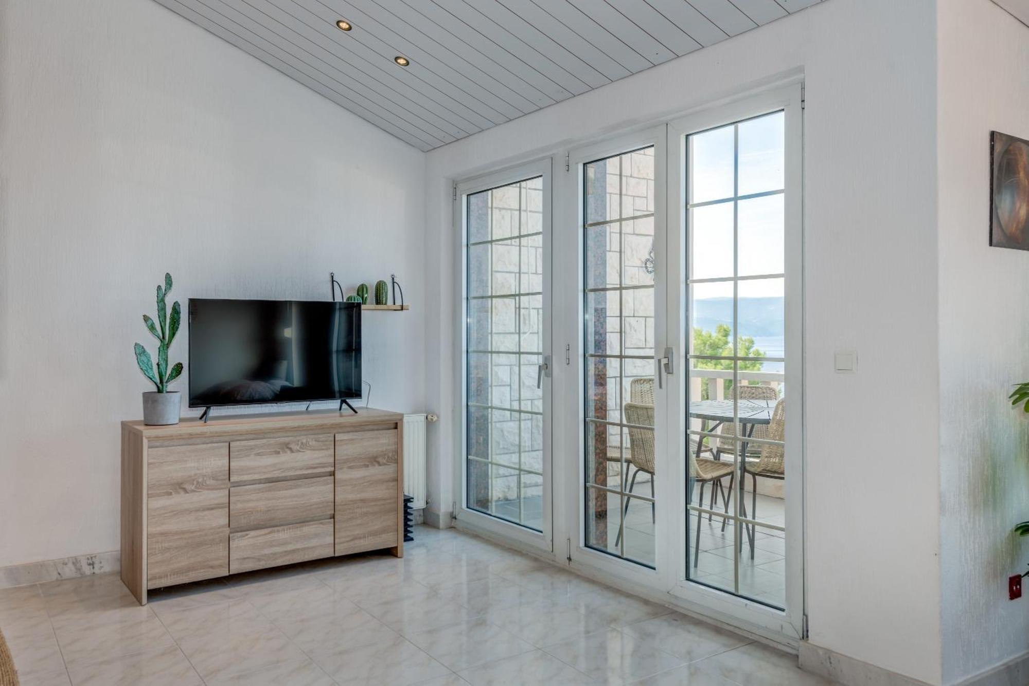 Apartments With Pool Vrdoljak Omis Room photo