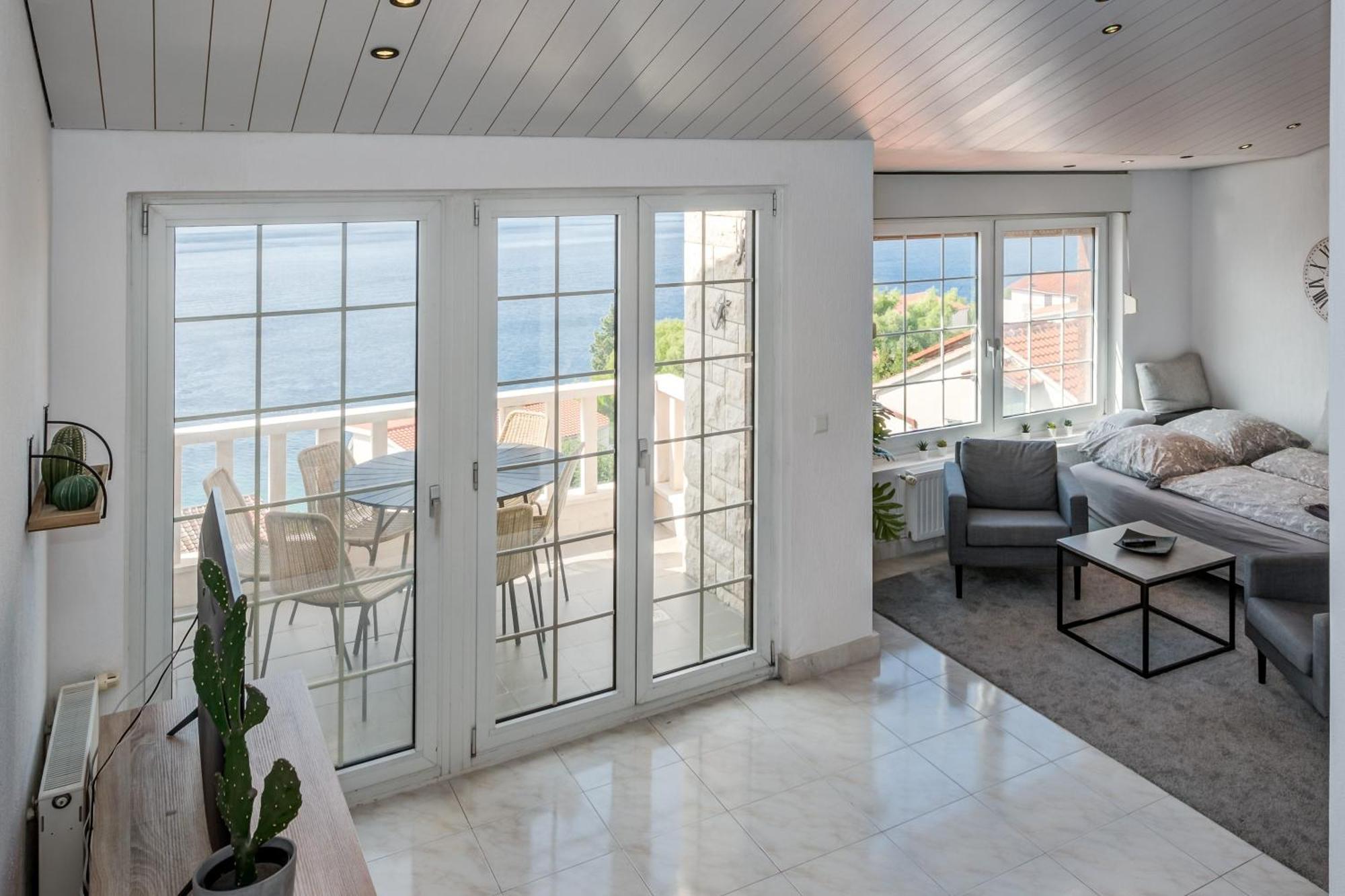 Apartments With Pool Vrdoljak Omis Room photo