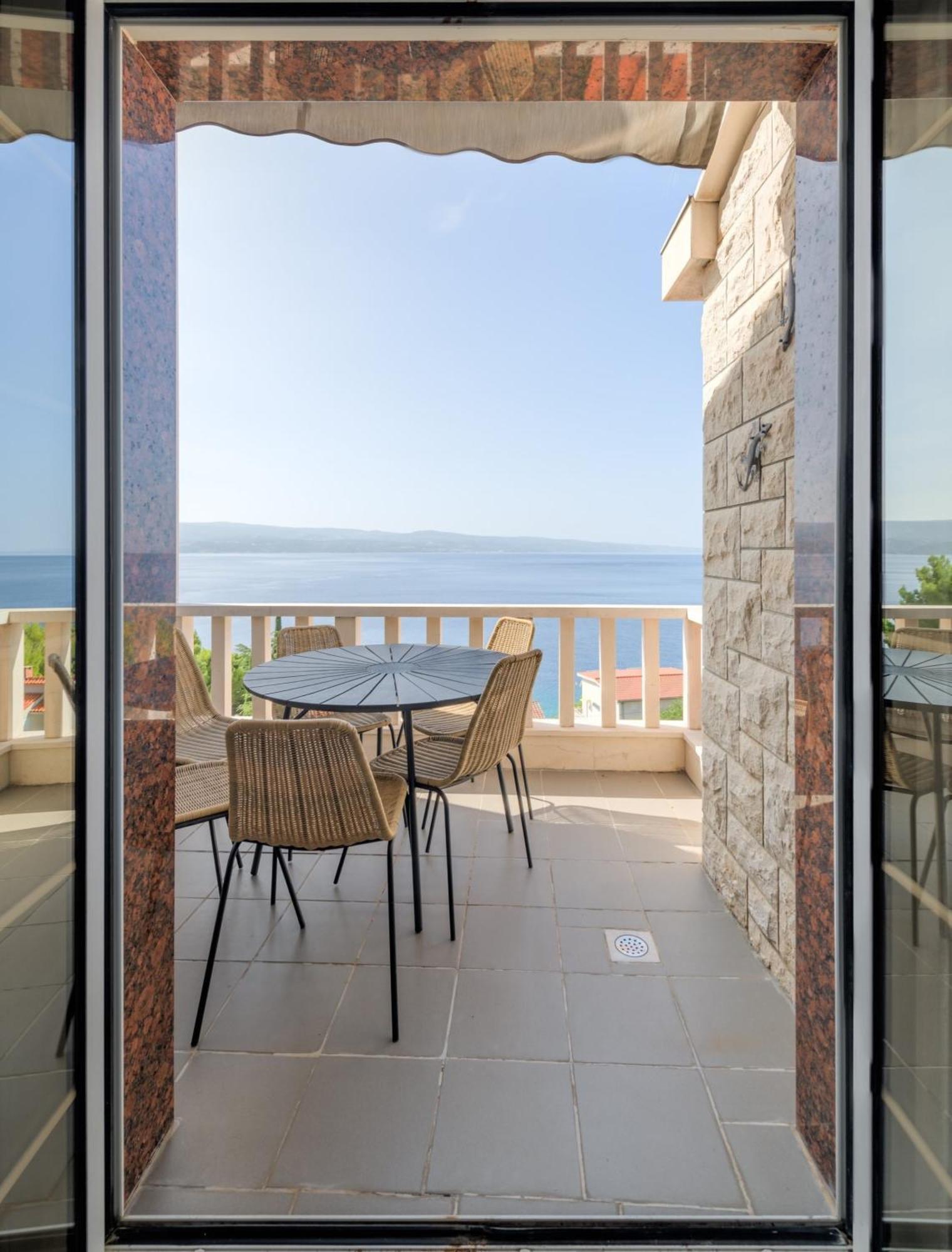 Apartments With Pool Vrdoljak Omis Room photo